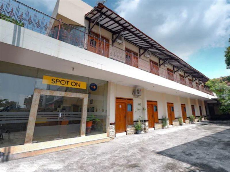 Spot On 2011 Hotel Mekar Sari Solo Екстериор снимка