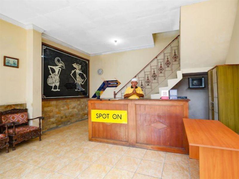 Spot On 2011 Hotel Mekar Sari Solo Екстериор снимка